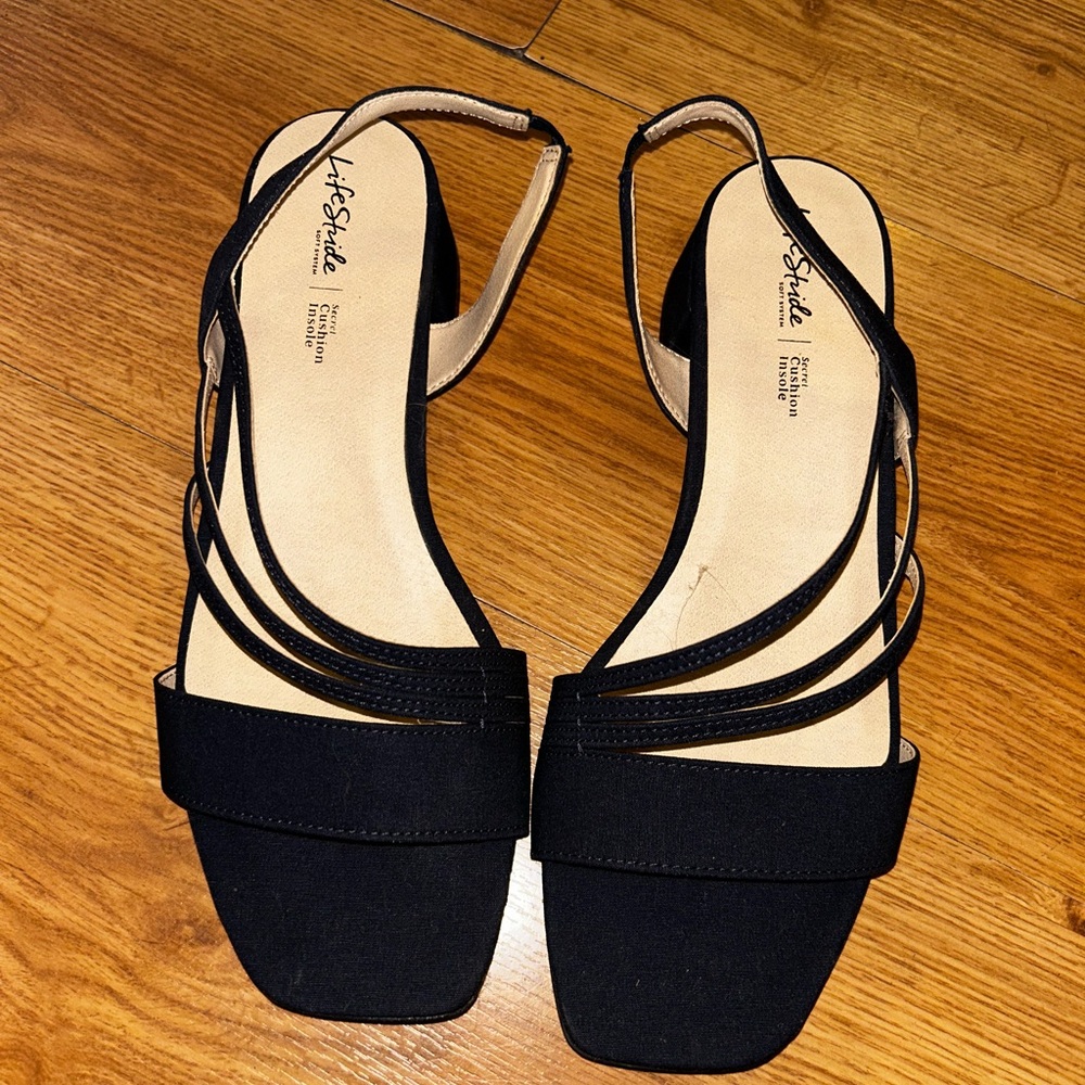 Life Stride Women's Navy Blue Strappy Sandals